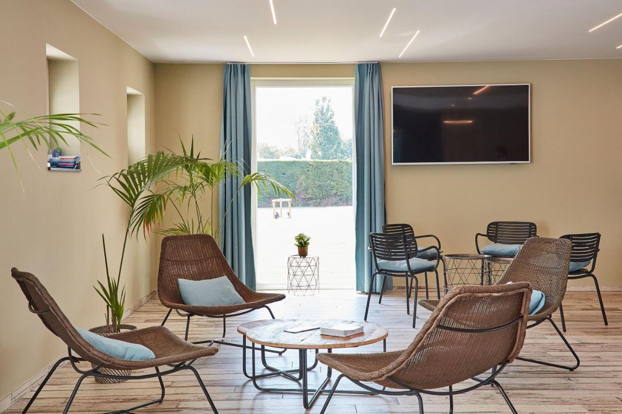 Holiday Suites 尼乌波特 外观 照片