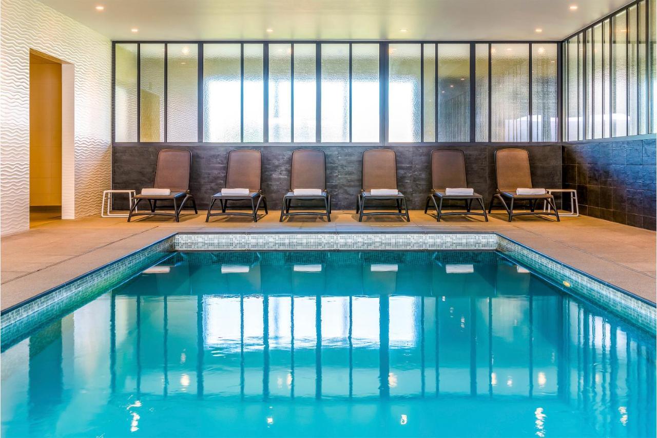 Holiday Suites 尼乌波特 外观 照片