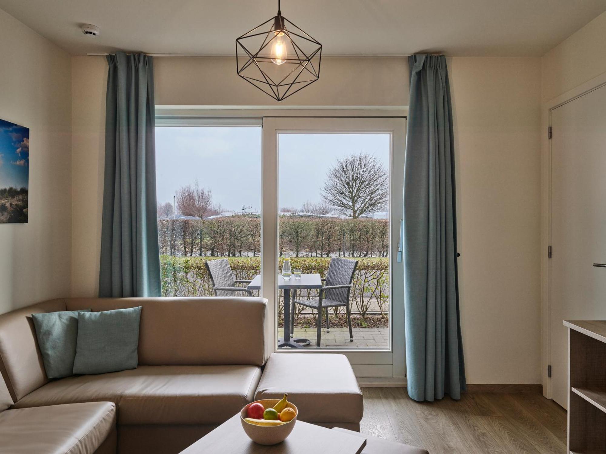 Holiday Suites 尼乌波特 外观 照片